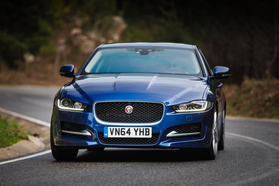  Jaguar XE R Sport 2015 года  (фото 6 из 30)